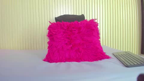 Snapshot of luxemilf chatting on November 2025 09:50:02 AM Luxe3 online show from November 2025 09:50:02 AM