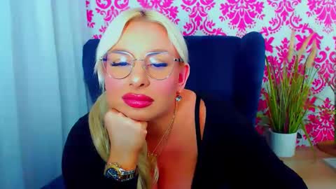 Luxuriaa online show from January 2025 11:24:01 PM