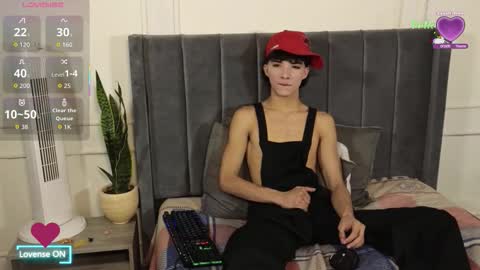 Snapshot of luxuryheaven chatting on October 2025 08:39:01 PM Tommy and Polly online show from October 2025 08:39:01 PM