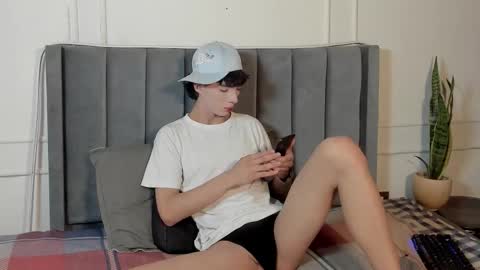 Snapshot of luxuryheaven chatting on October 2025 07:03:02 PM Tommy and Polly online show from October 2025 07:03:02 PM