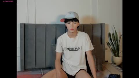 Snapshot of luxuryheaven chatting on October 2025 07:58:02 PM Tommy and Polly online show from October 2025 07:58:02 PM