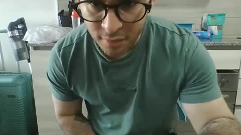 Snapshot of luzardol chatting on October 2025 02:37:01 PM luzardol online show from October 2025 02:37:01 PM