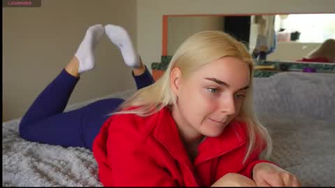 Lana online show from October 2025 10:04:01 AM