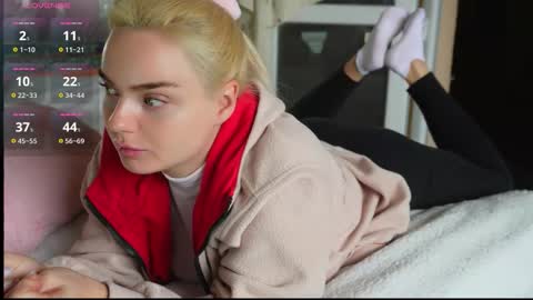 Lana online show from October 2025 08:07:01 AM