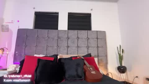 Snapshot of lyadumont chatting on October 2025 05:20:02 AM LYA online show from October 2025 05:20:02 AM