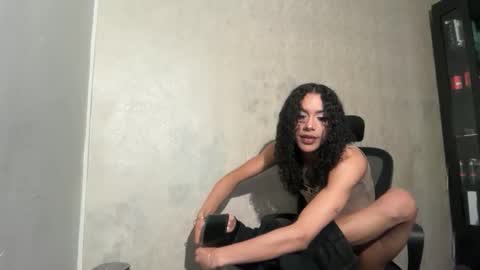 Snapshot of lyadumont chatting on November 2025 11:58:01 PM LYA online show from November 2025 11:58:01 PM