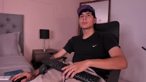 Lyan online show from September 2025 07:59:02 PM