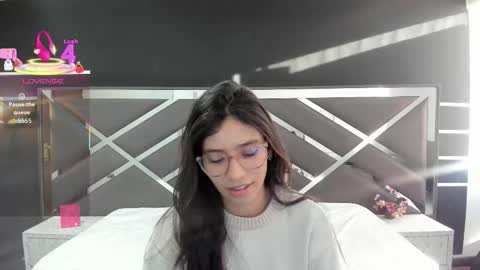 LYA SCOTT online show from September 2025 11:32:02 AM