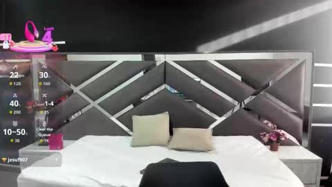 LYA SCOTT online show from September 2025 11:43:01 AM