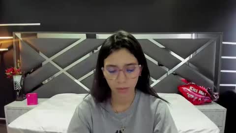 LYA SCOTT online show from September 2025 11:23:02 AM