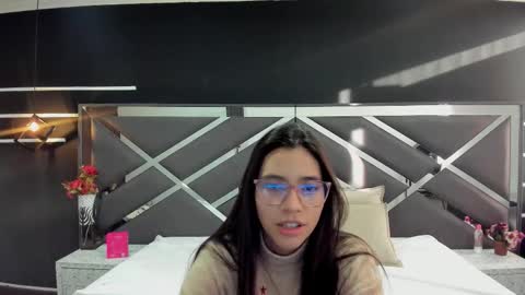LYA SCOTT online show from September 2025 11:34:02 AM