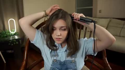 Snapshot of lyle_art chatting on March 2025 03:05:02 PM hi im Lyle online show from March 2025 03:05:02 PM