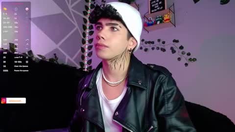 Lyle Bennett Freelance Model online show from December 2024 10:39:01 AM