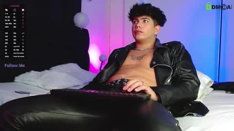 Lyle Bennett Freelance Model online show from October 2025 11:09:01 AM