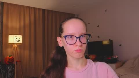 Sara online show from November 2025 04:18:02 PM