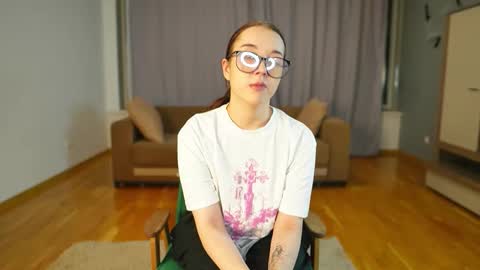 Snapshot of lynettedendy chatting on November 2025 01:22:02 PM Hello there Im Eva3 Im new model here online show from November 2025 01:22:02 PM
