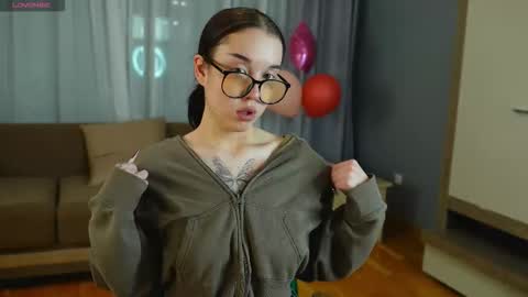 Snapshot of lynettedendy chatting on November 2025 02:05:01 PM Hello there Im Eva3 Im new model here online show from November 2025 02:05:01 PM