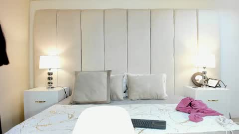 Lizzy smith  online show from February 2025 01:06:01 PM