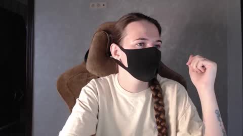 Snapshot of m00n8kiki chatting on November 2025 06:46:02 AM Ksu online show from November 2025 06:46:02 AM