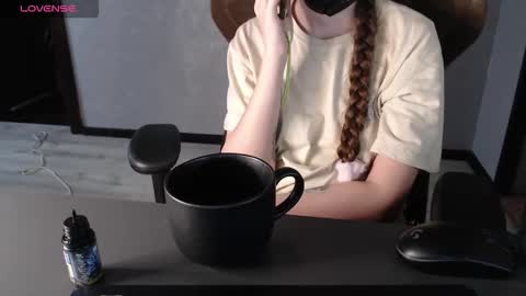 Snapshot of m00n8kiki chatting on November 2025 06:35:01 AM Ksu online show from November 2025 06:35:01 AM