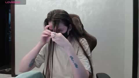 Snapshot of m00n8kiki chatting on December 2025 09:07:01 AM Ksu online show from December 2025 09:07:01 AM