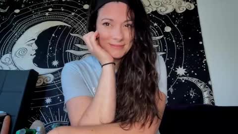 Snapshot of m0llyp0ppins chatting on November 2025 04:19:01 PM M0lly online show from November 2025 04:19:01 PM