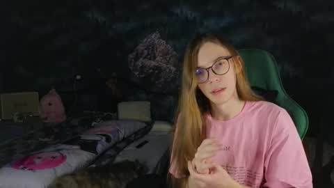 Snapshot of m1shq chatting on October 2025 09:44:02 PM m1shq online show from October 2025 09:44:02 PM