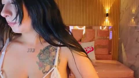 Snapshot of m_eris_s chatting on November 2025 01:33:02 PM Eris online show from November 2025 01:33:02 PM