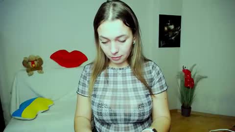 Snapshot of m_vikki chatting on November 2025 08:01:02 AM Vikki online show from November 2025 08:01:02 AM