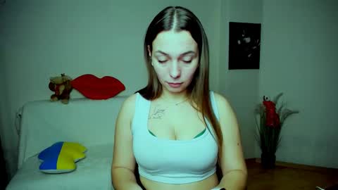 Snapshot of m_vikki chatting on November 2025 01:32:02 PM Vikki online show from November 2025 01:32:02 PM