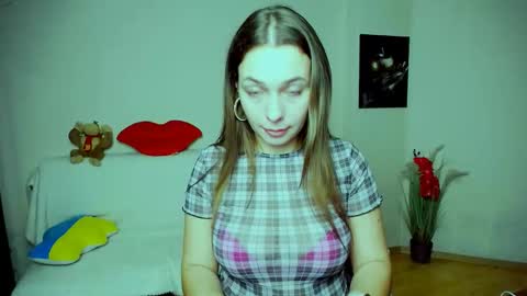 Snapshot of m_vikki chatting on November 2025 04:22:02 PM Vikki online show from November 2025 04:22:02 PM