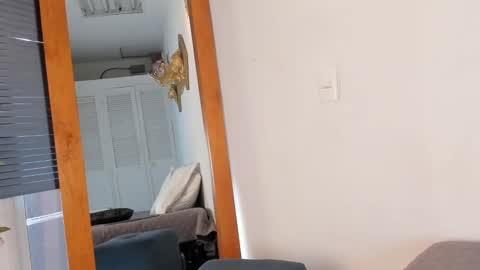 Macarena  online show from October 2025 09:01:01 PM