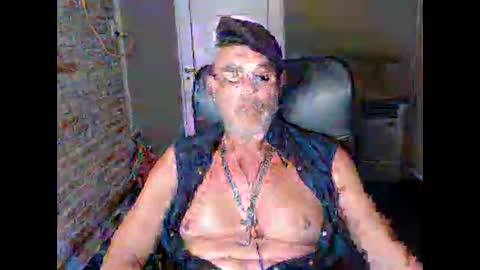 Snapshot of machobuscador chatting on December 2024 01:34:01 AM MACHO BUSCADOR online show from December 2024 01:34:01 AM