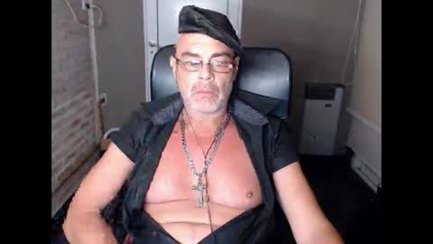 Snapshot of machobuscador chatting on December 2024 06:52:02 AM MACHO BUSCADOR online show from December 2024 06:52:02 AM