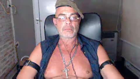 Snapshot of machobuscador chatting on January 2025 05:19:01 AM MACHO BUSCADOR online show from January 2025 05:19:01 AM
