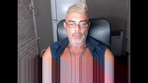Snapshot of machobuscador chatting on January 2025 04:32:01 AM MACHO BUSCADOR online show from January 2025 04:32:01 AM