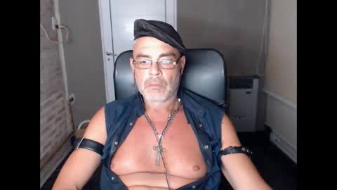 Snapshot of machobuscador chatting on January 2025 02:49:02 AM MACHO BUSCADOR online show from January 2025 02:49:02 AM