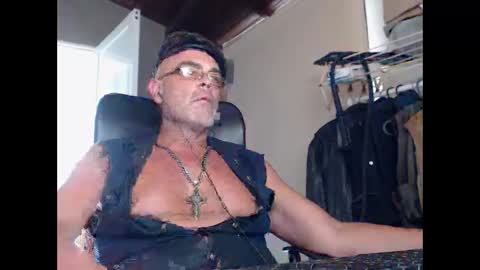 Snapshot of machobuscador chatting on January 2025 05:14:01 PM MACHO BUSCADOR online show from January 2025 05:14:01 PM
