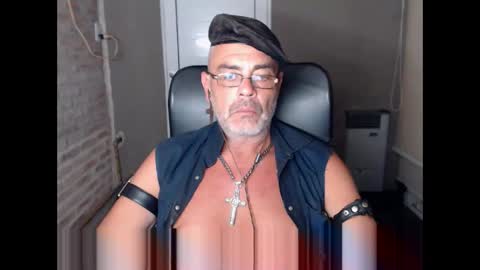 Snapshot of machobuscador chatting on February 2025 03:09:01 AM MACHO BUSCADOR online show from February 2025 03:09:01 AM