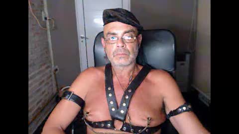 Snapshot of machobuscador chatting on February 2025 03:27:01 AM MACHO BUSCADOR online show from February 2025 03:27:01 AM