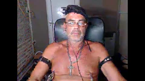 Snapshot of machobuscador chatting on February 2025 04:59:02 AM MACHO BUSCADOR online show from February 2025 04:59:02 AM