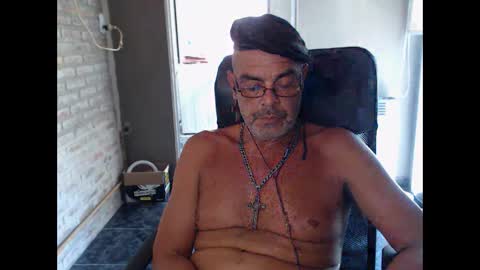 Snapshot of machobuscador chatting on February 2025 05:40:01 PM MACHO BUSCADOR online show from February 2025 05:40:01 PM