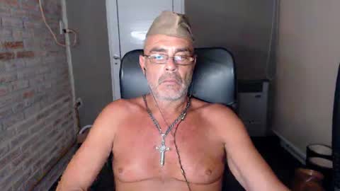 Snapshot of machobuscador chatting on February 2025 04:36:02 AM MACHO BUSCADOR online show from February 2025 04:36:02 AM