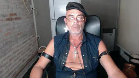 Snapshot of machobuscador chatting on February 2025 03:07:01 AM MACHO BUSCADOR online show from February 2025 03:07:01 AM