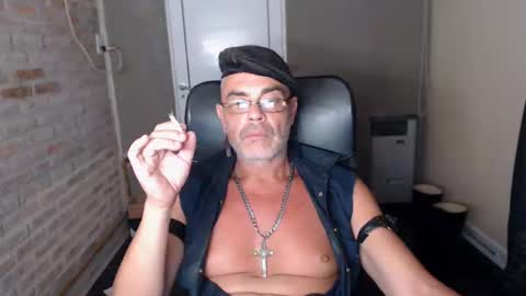 Snapshot of machobuscador chatting on March 2025 03:06:01 AM MACHO BUSCADOR online show from March 2025 03:06:01 AM