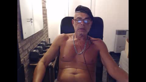 Snapshot of machobuscador chatting on October 2025 02:55:02 AM MACHO BUSCADOR online show from October 2025 02:55:02 AM
