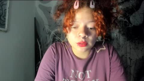 Snapshot of madam_sativa chatting on October 2025 08:43:02 PM di online show from October 2025 08:43:02 PM