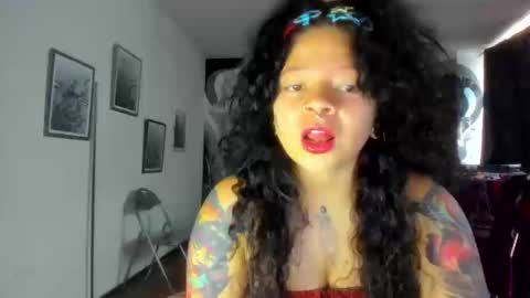 Snapshot of madam_sativa chatting on November 2025 03:11:01 PM di online show from November 2025 03:11:01 PM