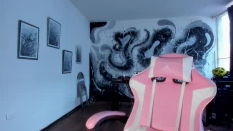 Snapshot of madam_sativa chatting on November 2025 08:09:01 PM di online show from November 2025 08:09:01 PM