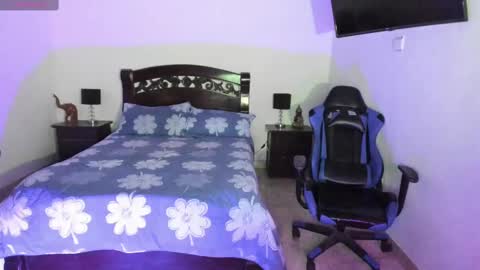 Snapshot of maddie_foxx chatting on January 2025 03:08:01 AM Maddie online show from January 2025 03:08:01 AM